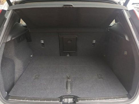 Used 2025 Volvo XC40 B5 Plus image 13