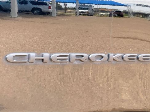 Used 2021 Jeep Cherokee Latitude FWD image 10