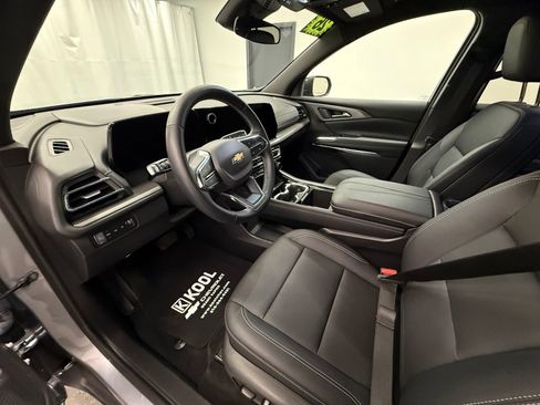 Used 2026 Chevrolet Traverse LT AWD/4WD image 11