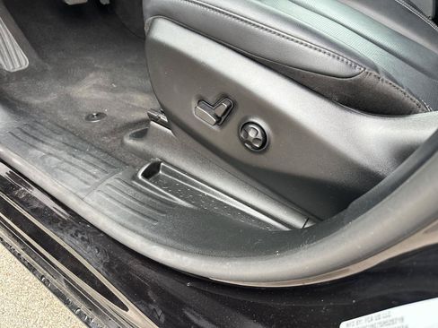 Used 2025 Chrysler Pacifica Select FWD image 20