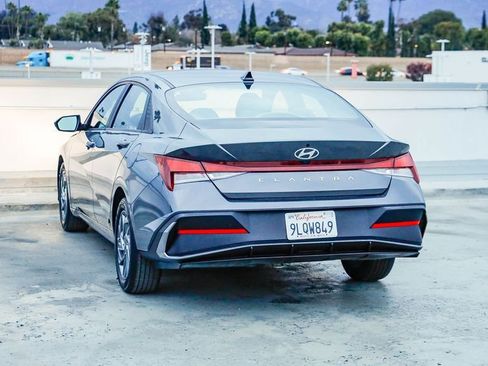 Used 2024 Hyundai Elantra SEL image 7