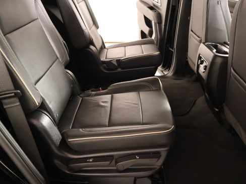 Used 2025 Chevrolet Tahoe Premier AWD/4WD image 17