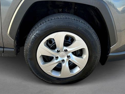 Used 2020 Toyota RAV4 LE image 6