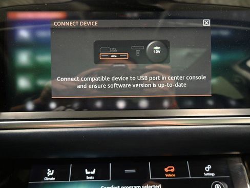 Used 2020 Land Rover Range Rover Evoque SE AWD/4WD image 32