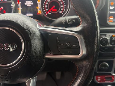 Used 2021 Jeep Gladiator Mojave AWD/4WD image 33