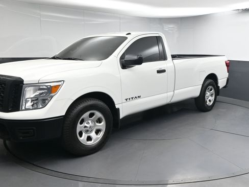 Used 2019 Nissan Titan S image 4
