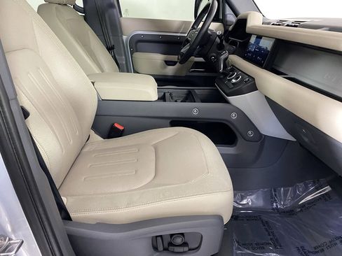 Used 2020 Land Rover Defender 110 SE image 31