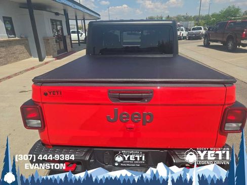 Used 2023 Jeep Gladiator Rubicon w/ Cold Weather Group AWD/4WD image 5