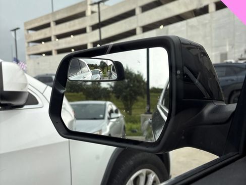 Used 2021 Chevrolet Traverse LS FWD image 11