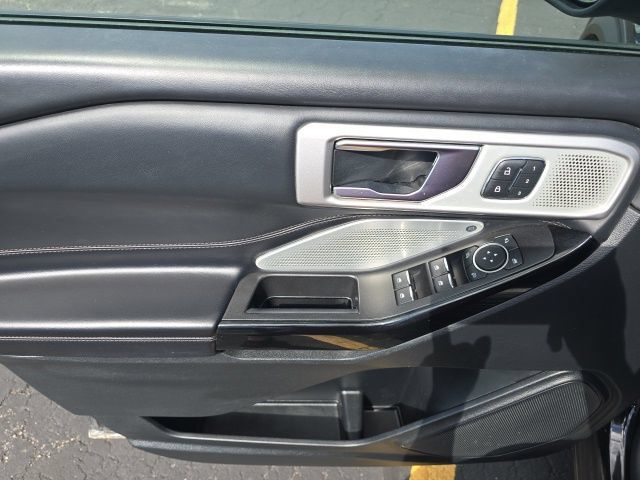 Used 2021 Ford Explorer Platinum w/ Equipment Group 601A AWD/4WD image 9
