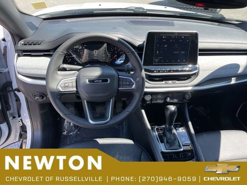 Used 2025 Jeep Compass Latitude AWD/4WD image 24