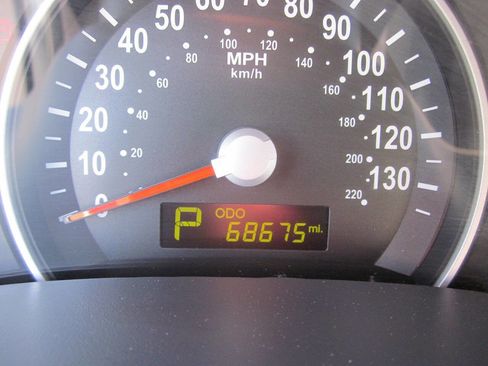 Used 2012 Kia Sedona LX w/ PWR Pkg FWD image 29