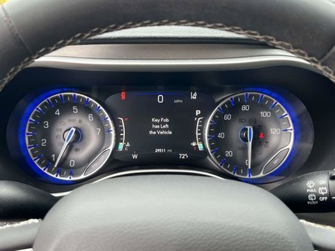 Certified 2023 Chrysler Pacifica Touring-L FWD image 24