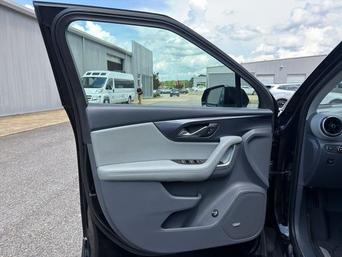 Used 2019 Chevrolet Blazer LT w/ Sun and Wheels Package FWD image 9