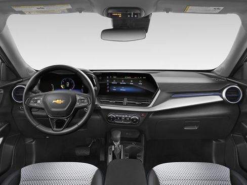 Used 2026 Chevrolet Trax LT image 3