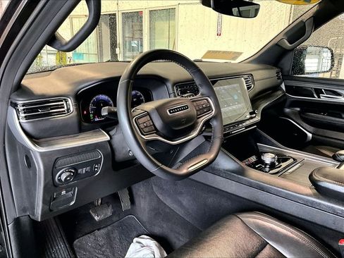 Used 2024 Jeep Wagoneer L Series II w/ Flexible Seating Group image 8