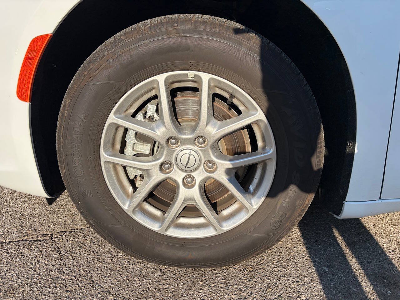 Used 2026 Chrysler Pacifica Select FWD image 9