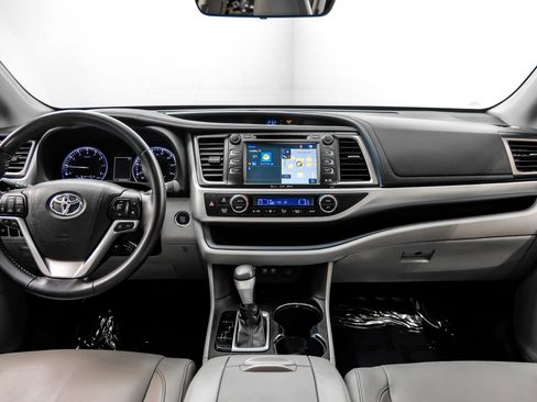 Used 2018 Toyota Highlander XLE FWD image 8