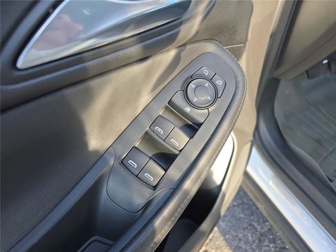 Used 2020 Buick Encore GX Preferred w/ Cold Weather Comfort Package image 19