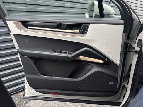 Certified 2026 Porsche Cayenne Premium Package Plus image 14