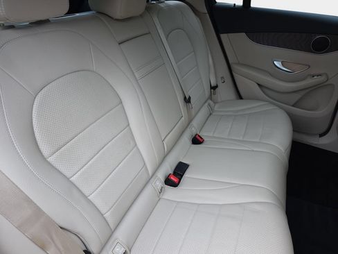 Used 2018 Mercedes-Benz GLC 300 4MATIC image 19