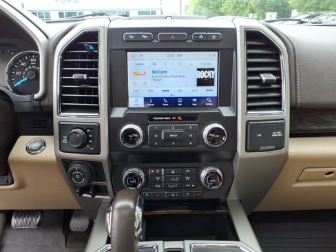 Used 2020 Ford F150 Lariat w/ Equipment Group 502A Luxury AWD/4WD image 10