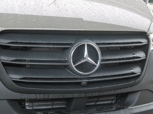 Used 2024 Mercedes-Benz Sprinter 2500 image 5