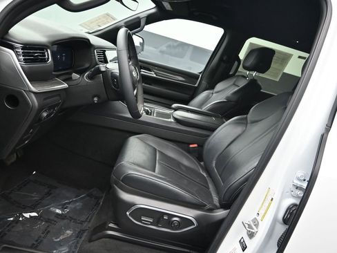 Used 2022 Jeep Wagoneer Series III image 10