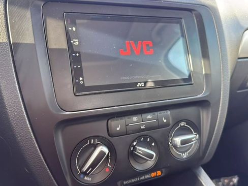 Used 2011 Volkswagen Jetta TDI image 30