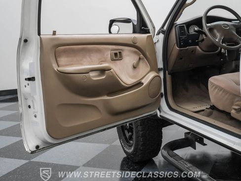 Used 2002 Toyota Tacoma PreRunner image 39