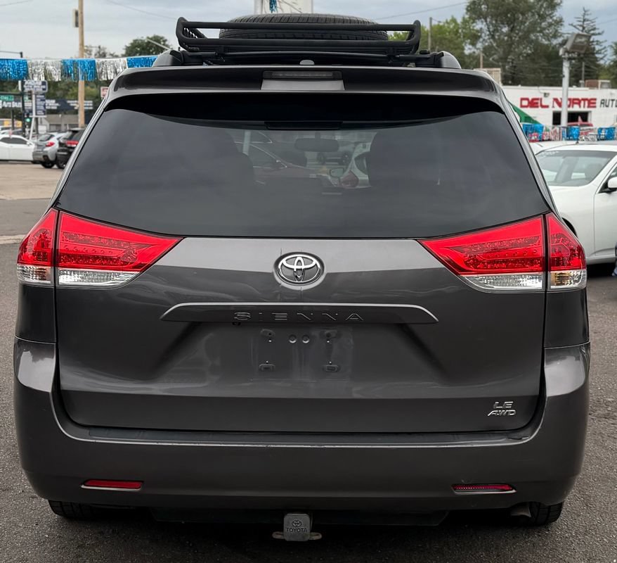 Used 2013 Toyota Sienna LE w/ Towing Pkg AWD/4WD image 4
