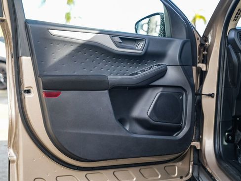 Used 2020 Ford Escape S image 22