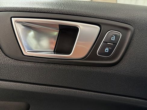 Used 2018 Ford EcoSport SE image 9