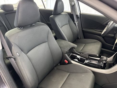 Used 2017 Honda Accord LX image 13