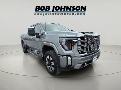 Used 2025 GMC Sierra 2500 Denali AWD/4WD image 3