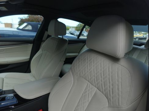 Used 2023 BMW 540i xDrive w/ M Sport Package image 11