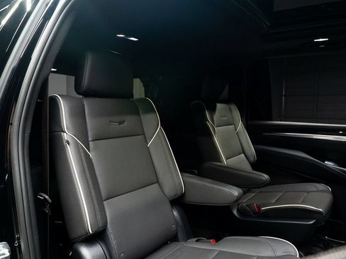 Used 2025 Cadillac Escalade ESV Premium Luxury AWD/4WD image 51