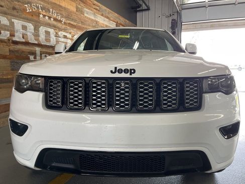Used 2018 Jeep Grand Cherokee Altitude image 6