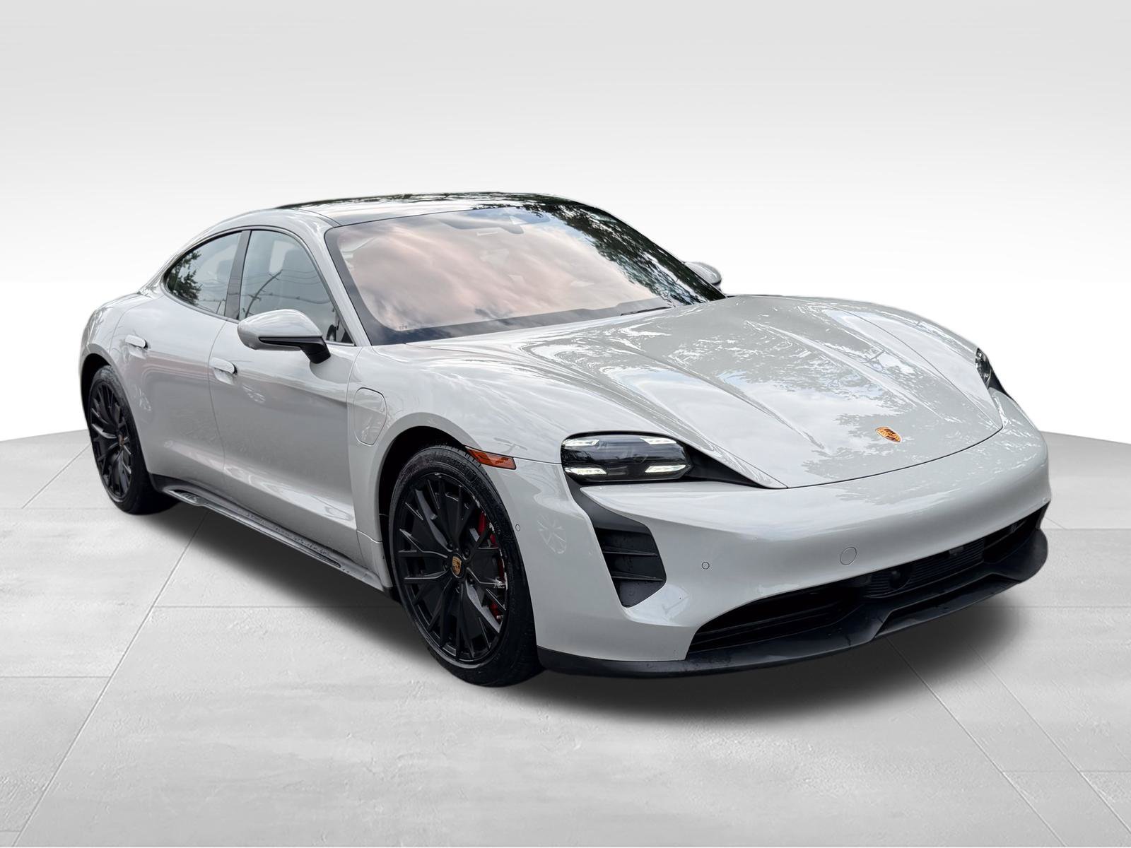 Used 2022 Porsche Taycan GTS AWD/4WD image 4