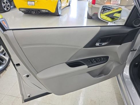 Used 2015 Honda Accord EX image 13