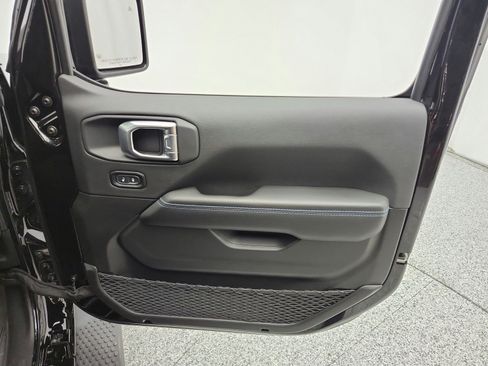 Used 2024 Jeep Wrangler High Altitude AWD/4WD image 20