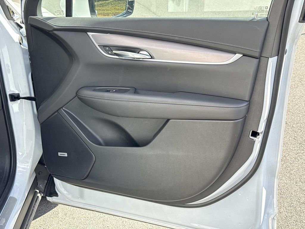 New 2025 Cadillac XT6 Luxury FWD image 8