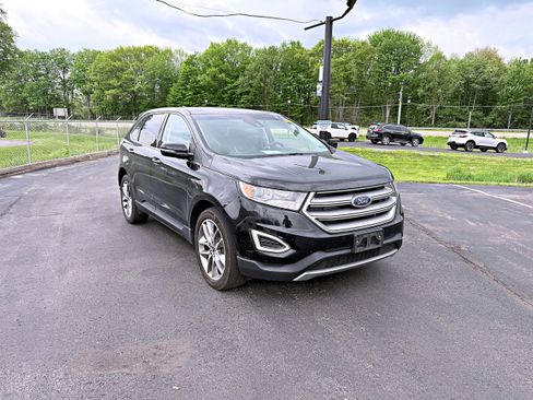 Used 2018 Ford Edge Titanium w/ Equipment Group 301A AWD/4WD image 3