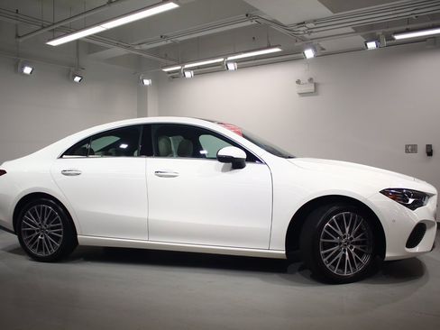 Used 2025 Mercedes-Benz CLA 250 4MATIC image 9