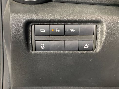 Used 2021 Nissan Versa S FWD image 17