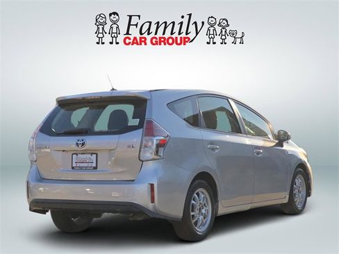 Used 2015 Toyota Prius V Three image 3