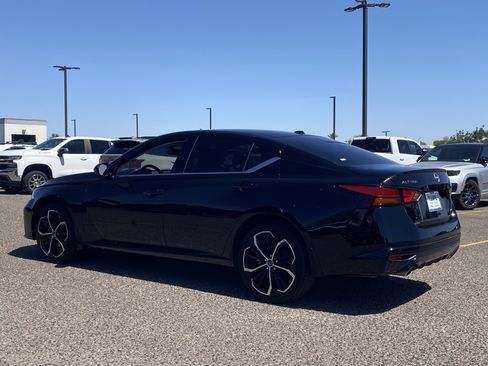 Used 2024 Nissan Altima 2.5 SR AWD/4WD image 4