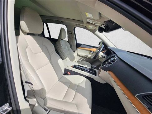 Used 2021 Volvo XC90 T6 Momentum w/ Climate Package image 15