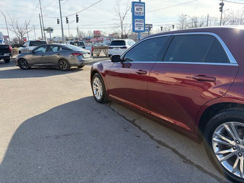 Used 2021 Chrysler 300 Touring L RWD image 4