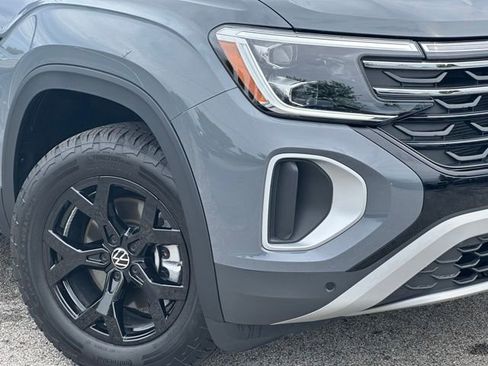 Certified 2025 Volkswagen Atlas Peak Edition SE AWD/4WD image 10